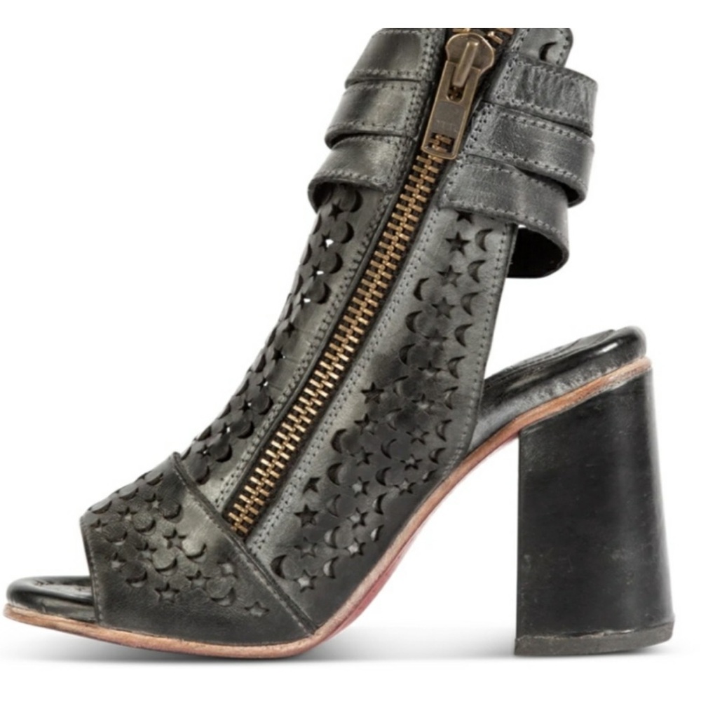 Freebird Teresa - Black Star-Cutout Heeled Sandals - Picture 2 of 13